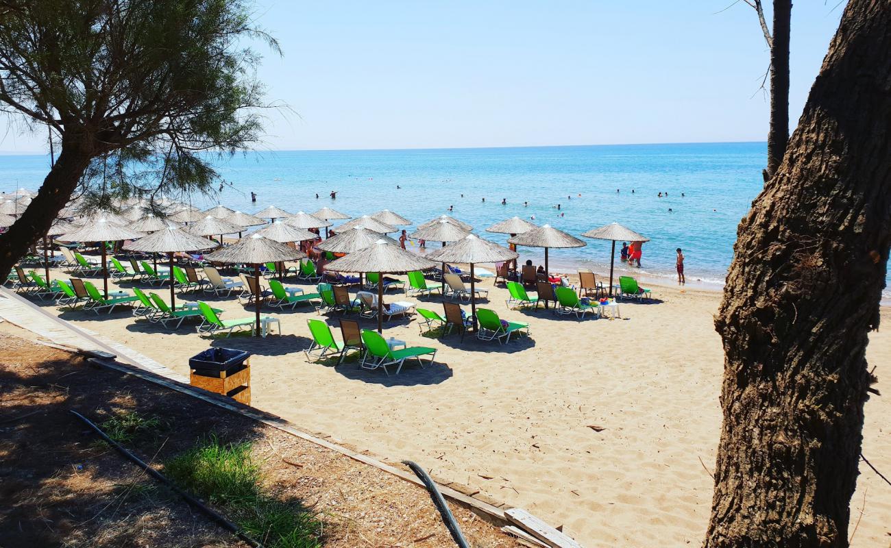 Фото Vartholomio beach с светлый песок поверхностью