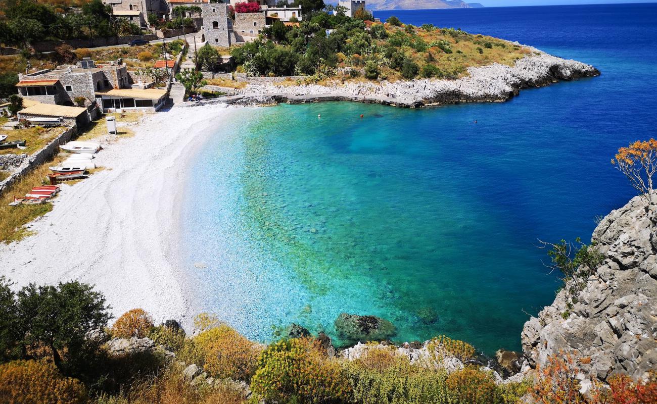 Фото Kokkala beach с белая галька поверхностью