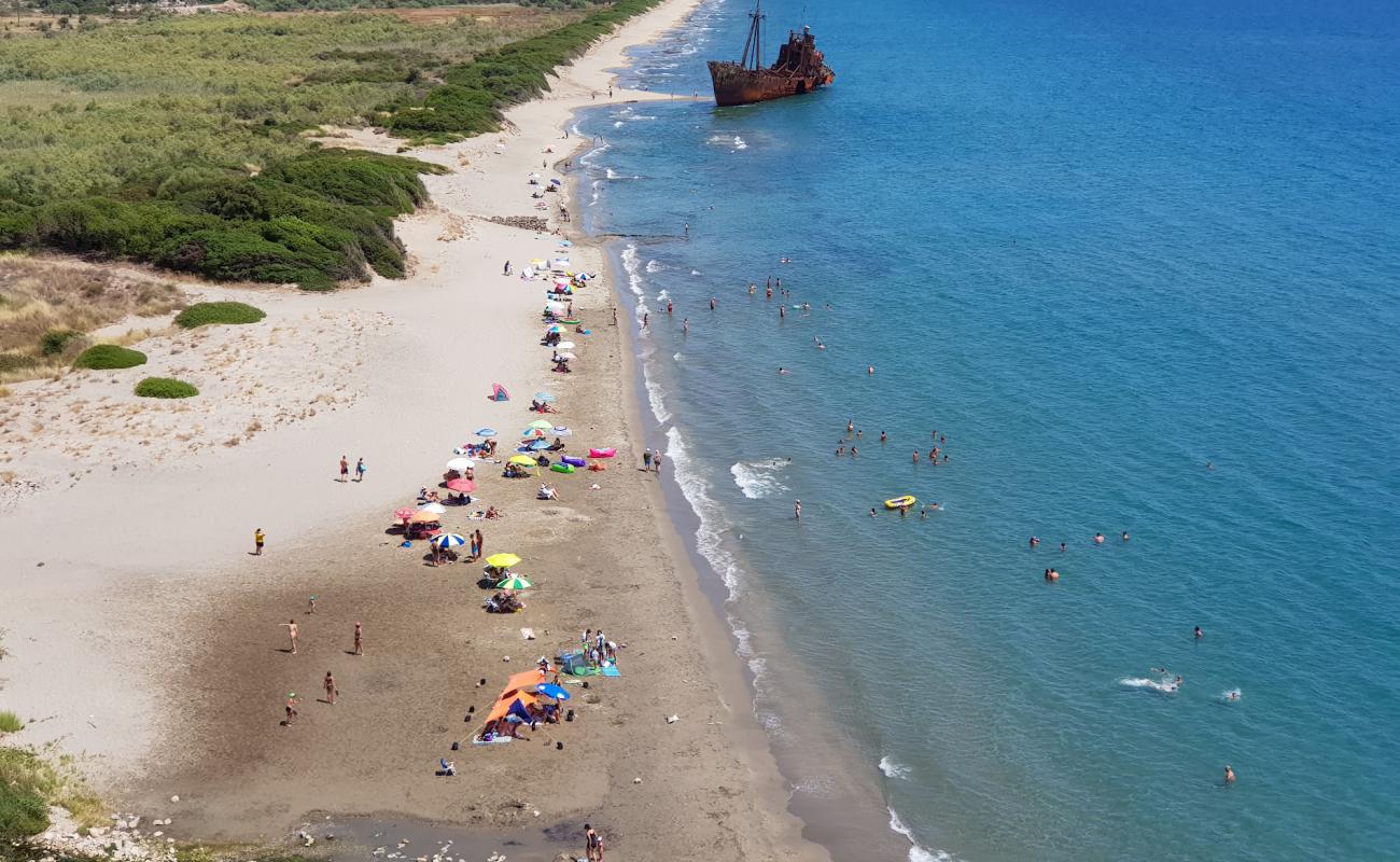 Фото Glyfada beach с светлый песок поверхностью