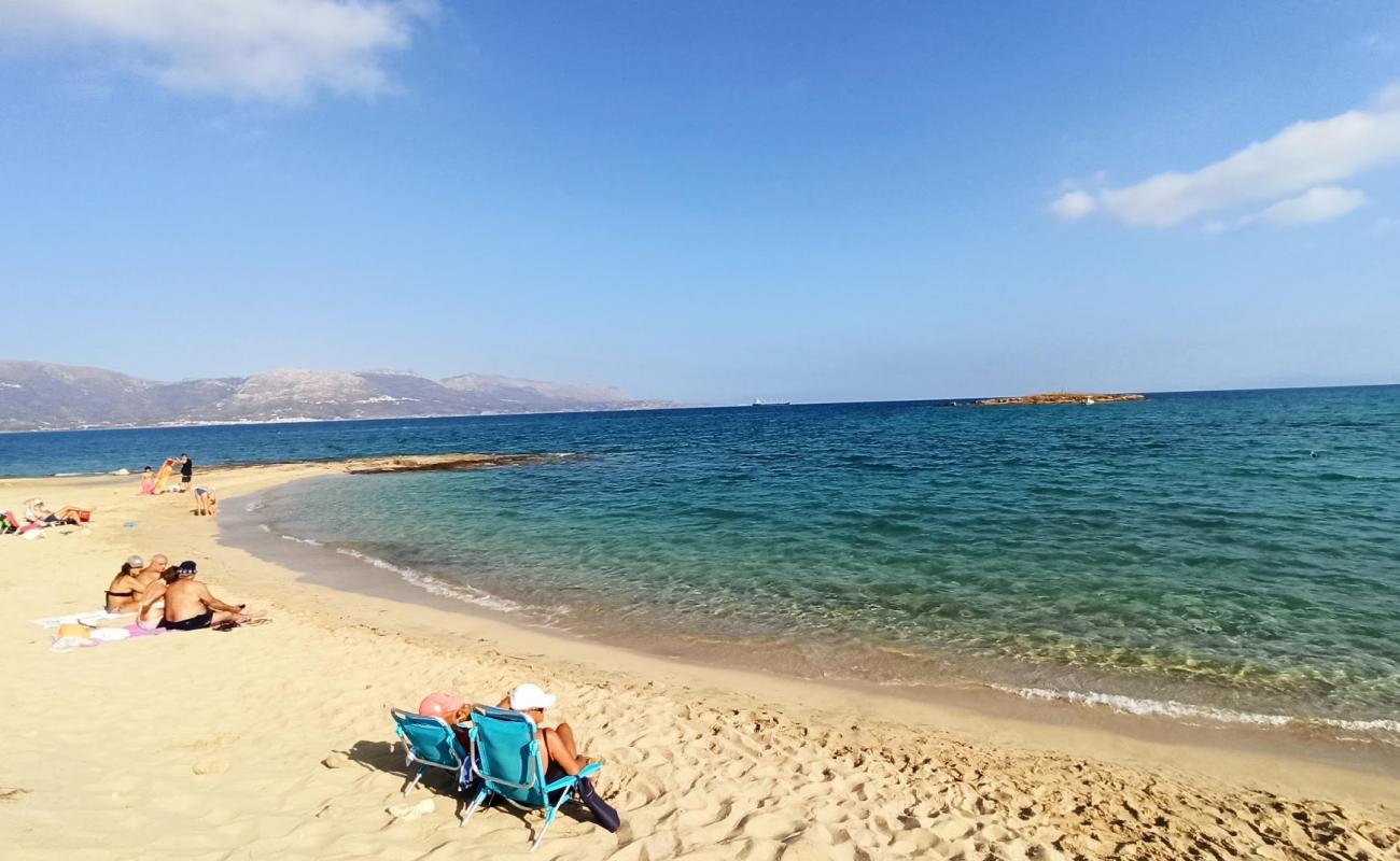 Фото Pouda beach с золотистый песок поверхностью