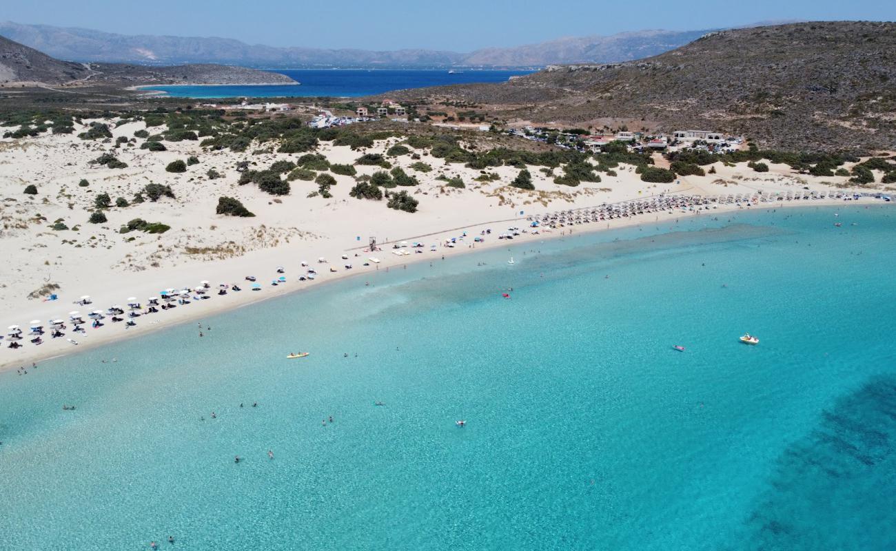 Фото Simos beach с золотистый песок поверхностью