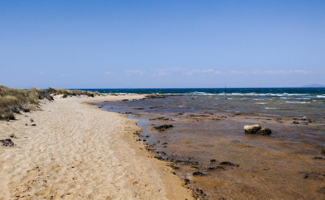 Фото Kalogeras beach с песок с камнями поверхностью