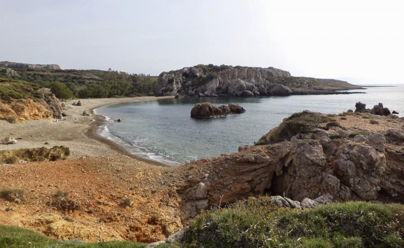 Фото Paleokastro beach IV с темная галька поверхностью