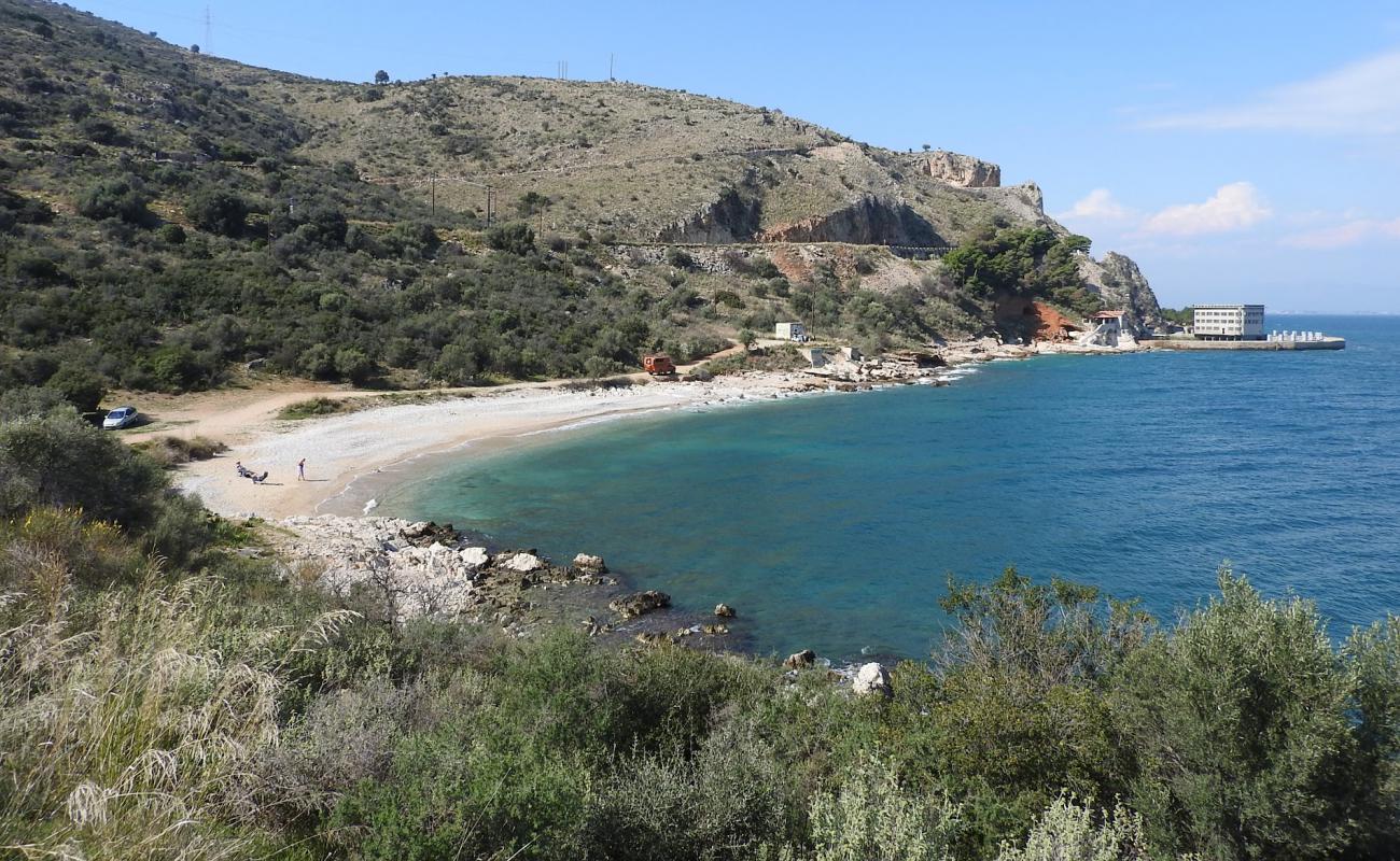 Фото Anavalos Beach с песок с галькой поверхностью