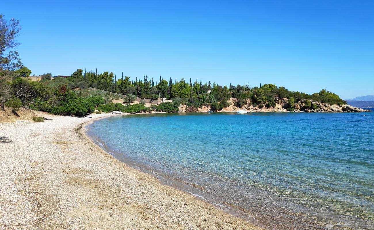 Фото Thini beach с песок с галькой поверхностью