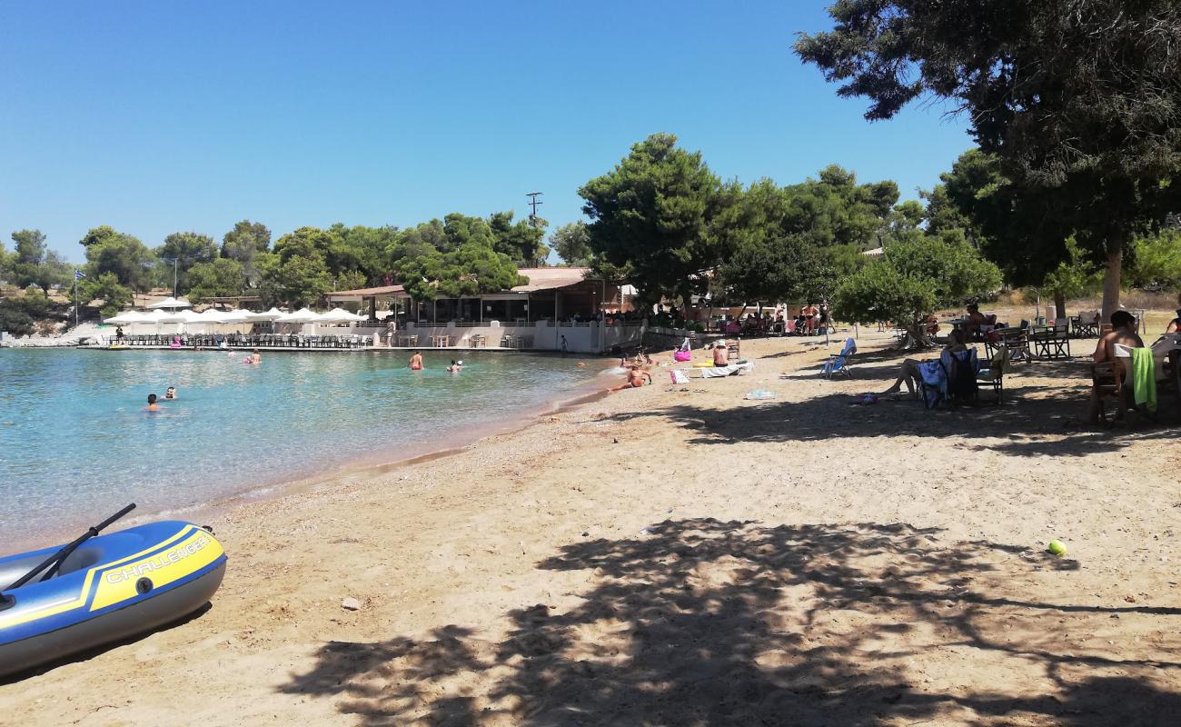 Фото Hinitsa beach с светлый песок поверхностью