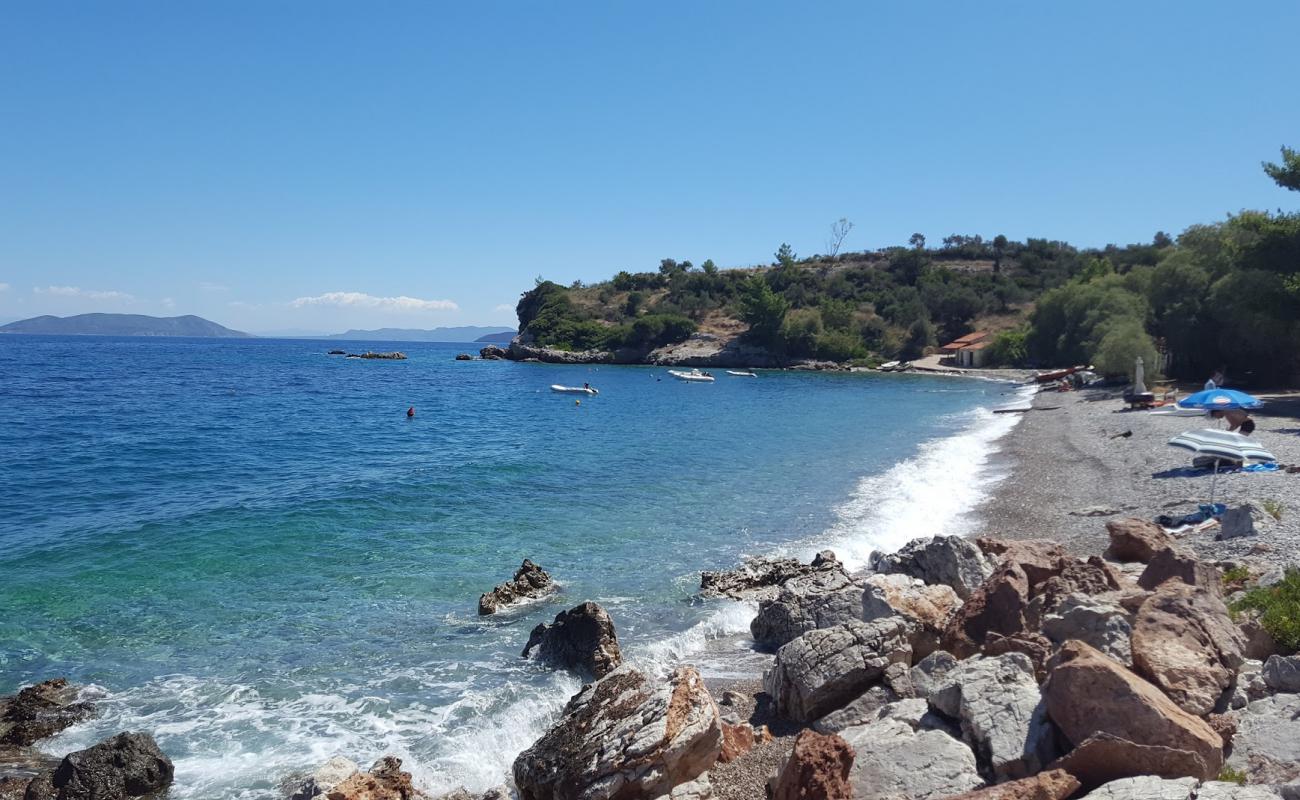 Фото Nisiza Beach с светлая галька поверхностью