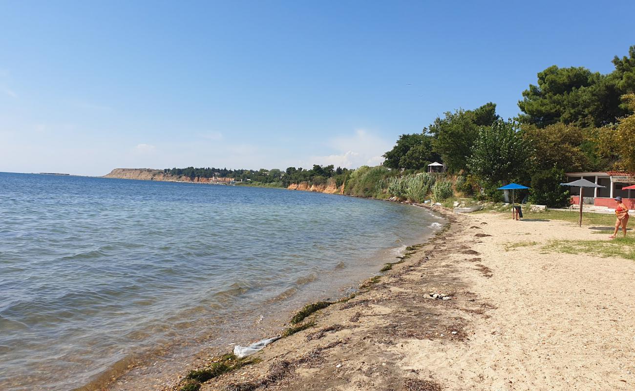 Фото Toulumba beach с песок с галькой поверхностью