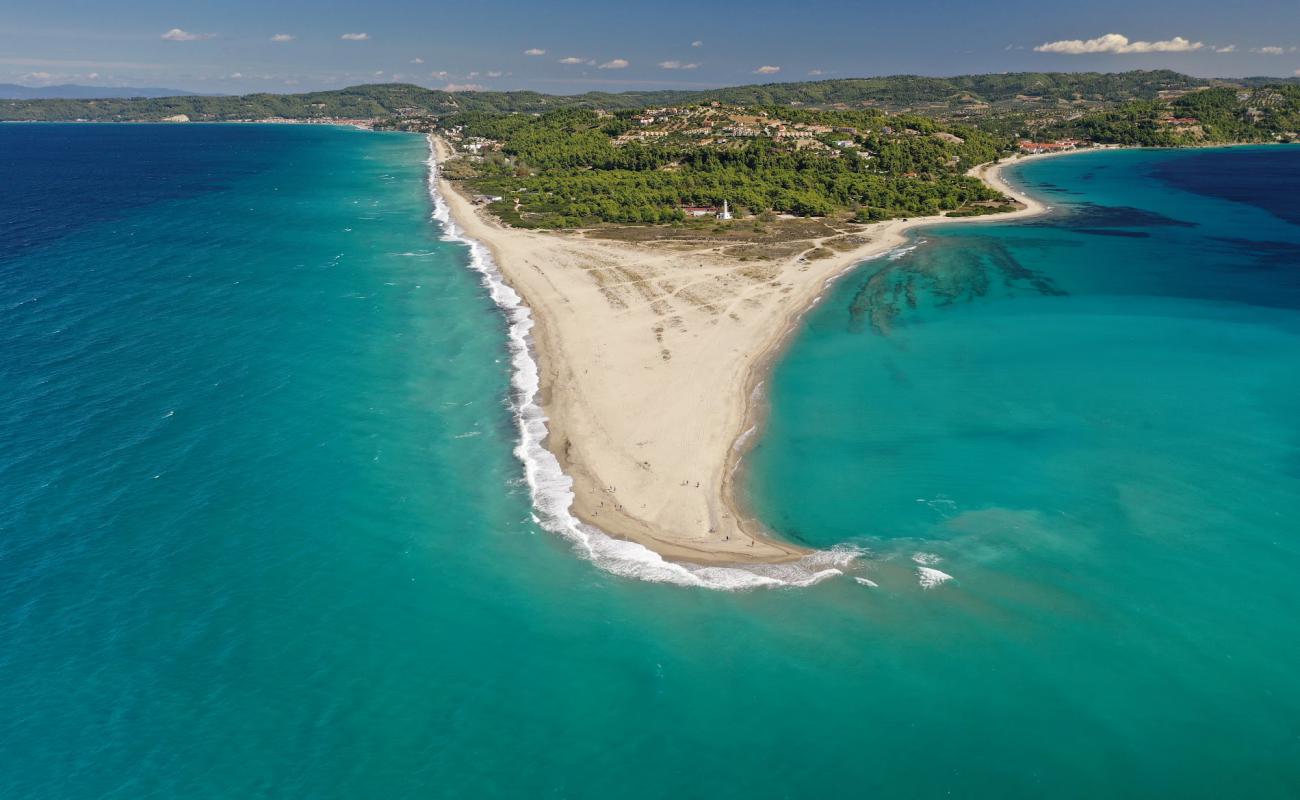 Фото Possidi beach с светлый песок поверхностью