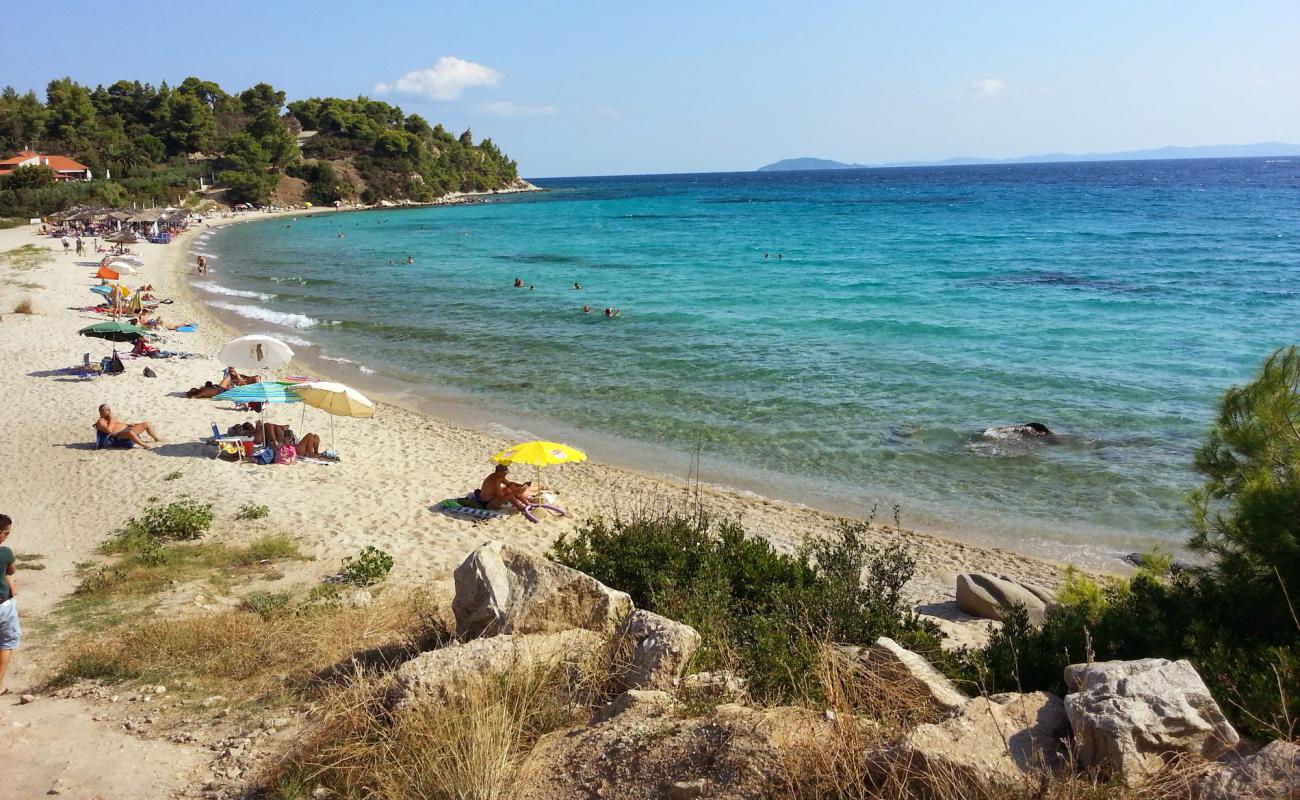 Фото Koviou beach с золотистый песок поверхностью