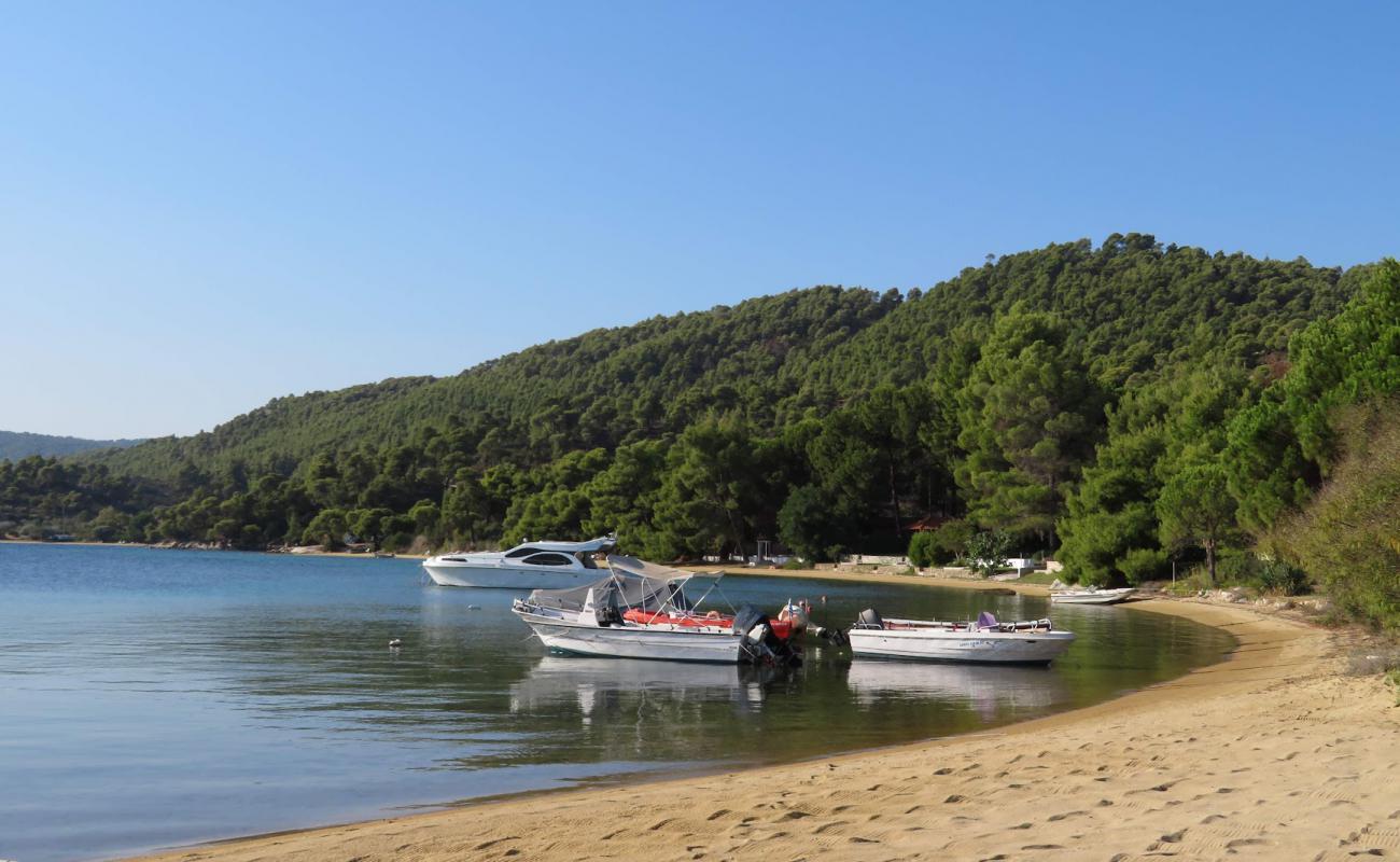 Фото Philippos beach II с светлый песок поверхностью