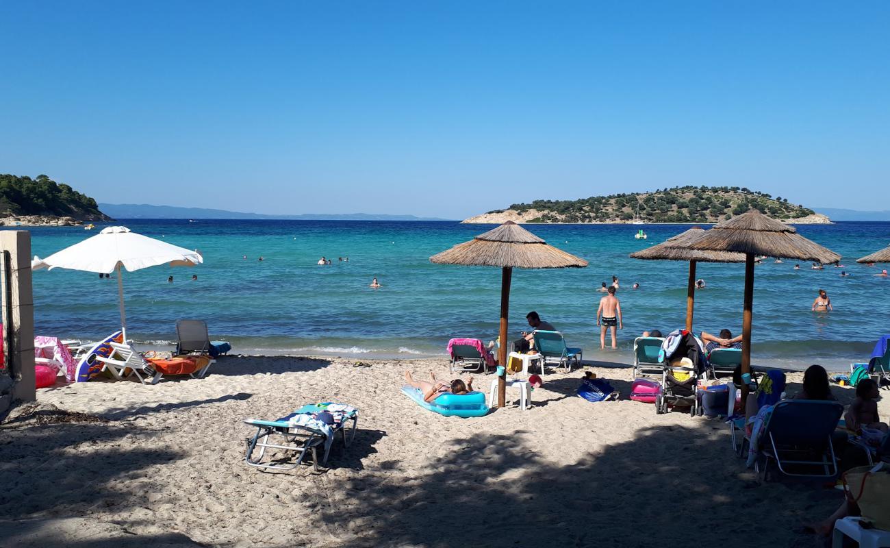 Фото Lagonis beach с светлый песок поверхностью