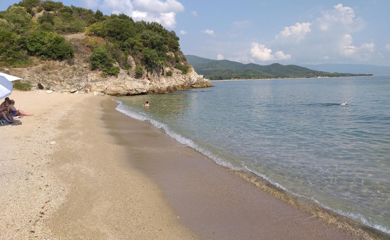 Фото Sykia Beach с песок с галькой поверхностью