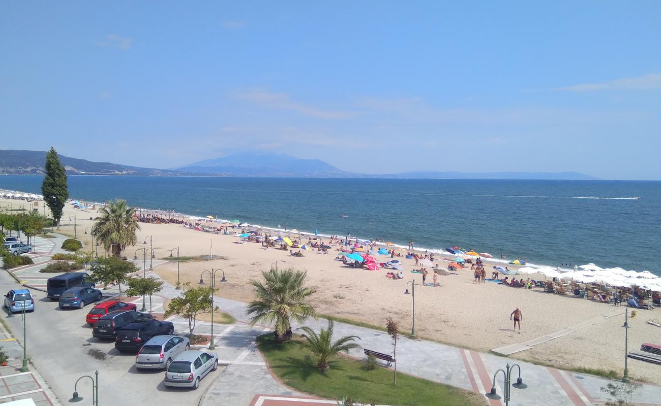 Фото Nea Vrasna Beach с светлый песок поверхностью