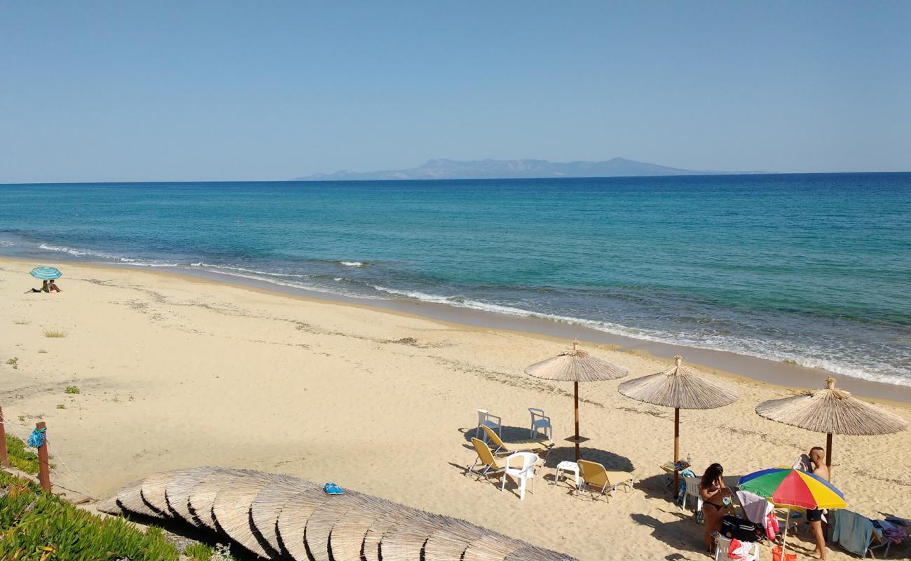 Фото Myrtofytou beach с светлый песок поверхностью