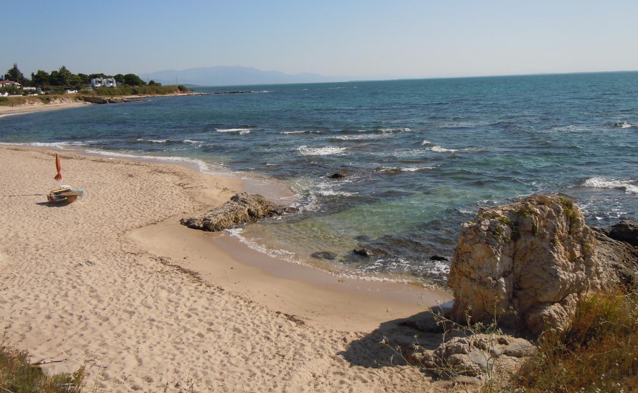 Фото Avdira beach с светлый песок поверхностью