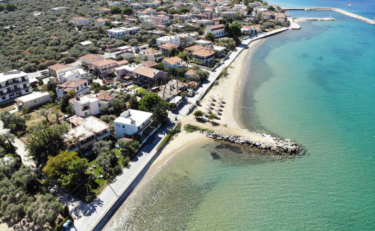 Фото Skala Sotiros beach с светлый песок поверхностью