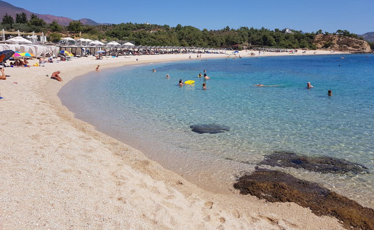 Фото Trypiti beach с белая чистая галька поверхностью