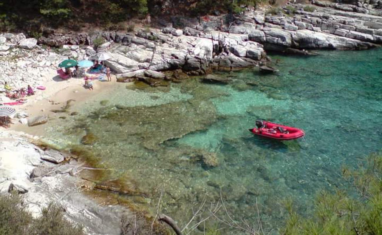 Фото Skidia beach с песок с камнями поверхностью