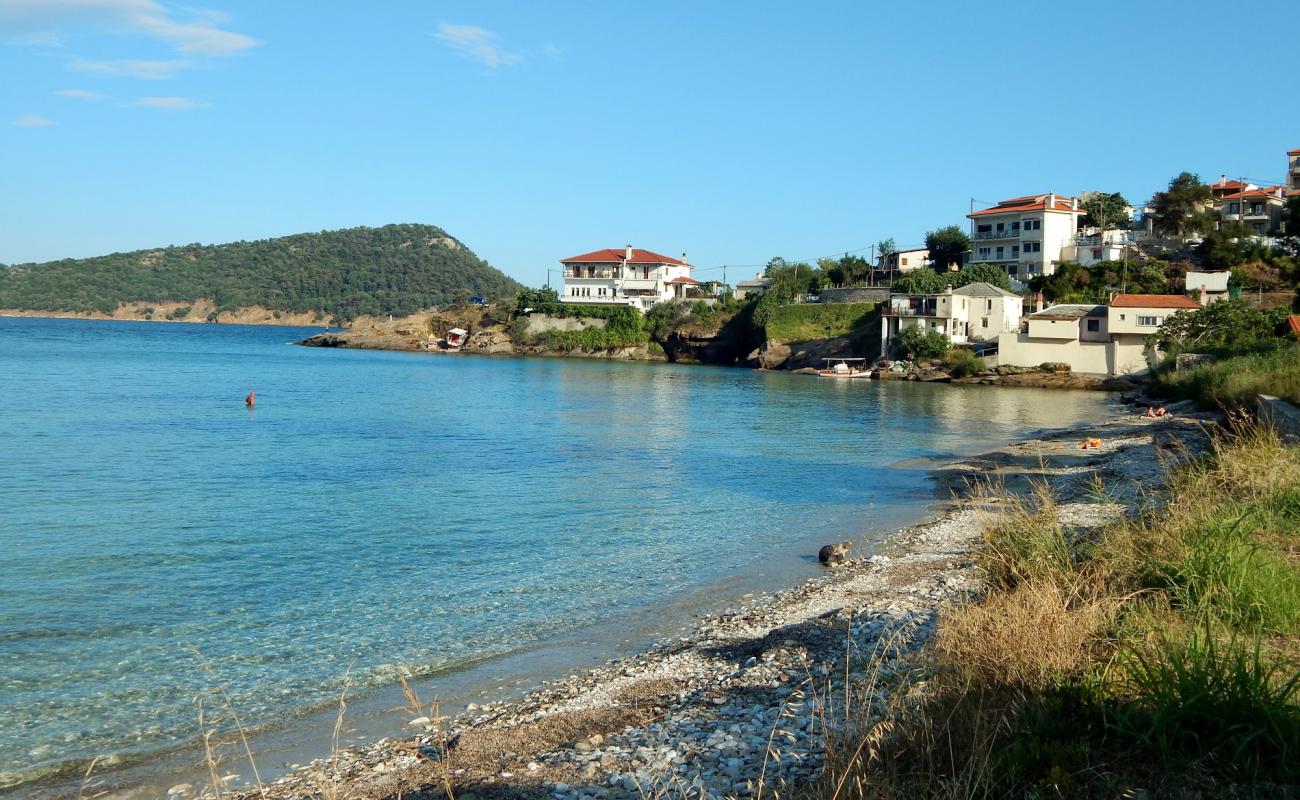 Фото Koinira beach с светлая галька поверхностью