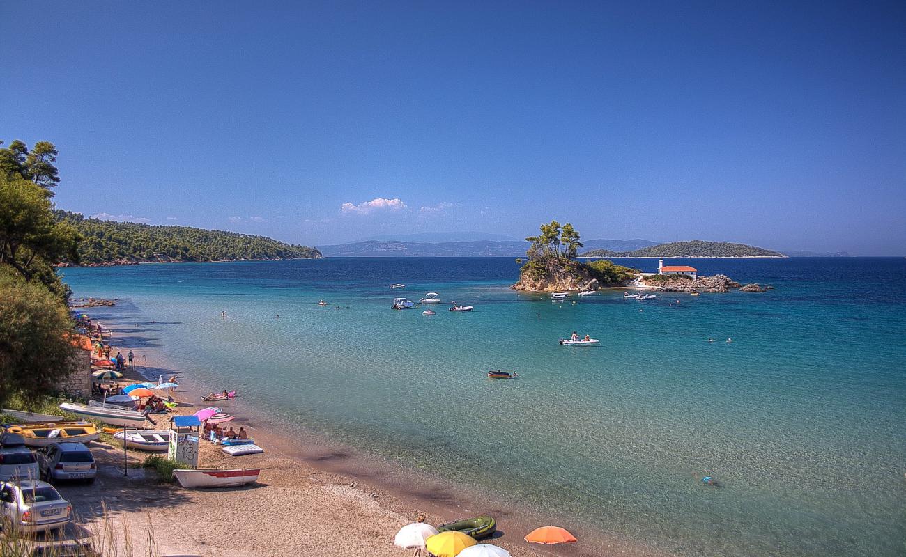 Фото Elinika beach с светлый песок поверхностью