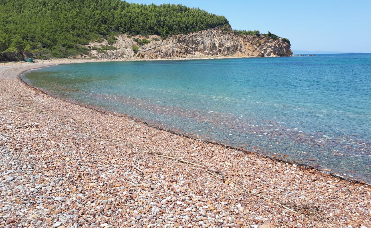 Фото Mourtias beach с песок с галькой поверхностью