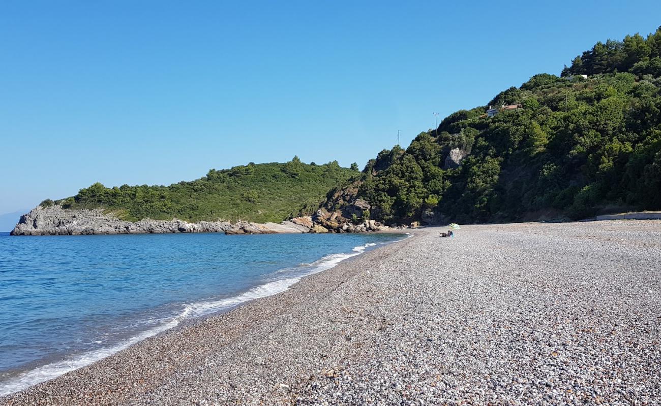 Фото Ahladiou beach с темная чистая галька поверхностью