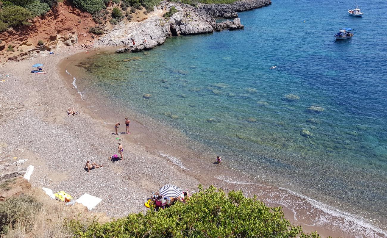 Фото Agios Vasilis beach с темная чистая галька поверхностью