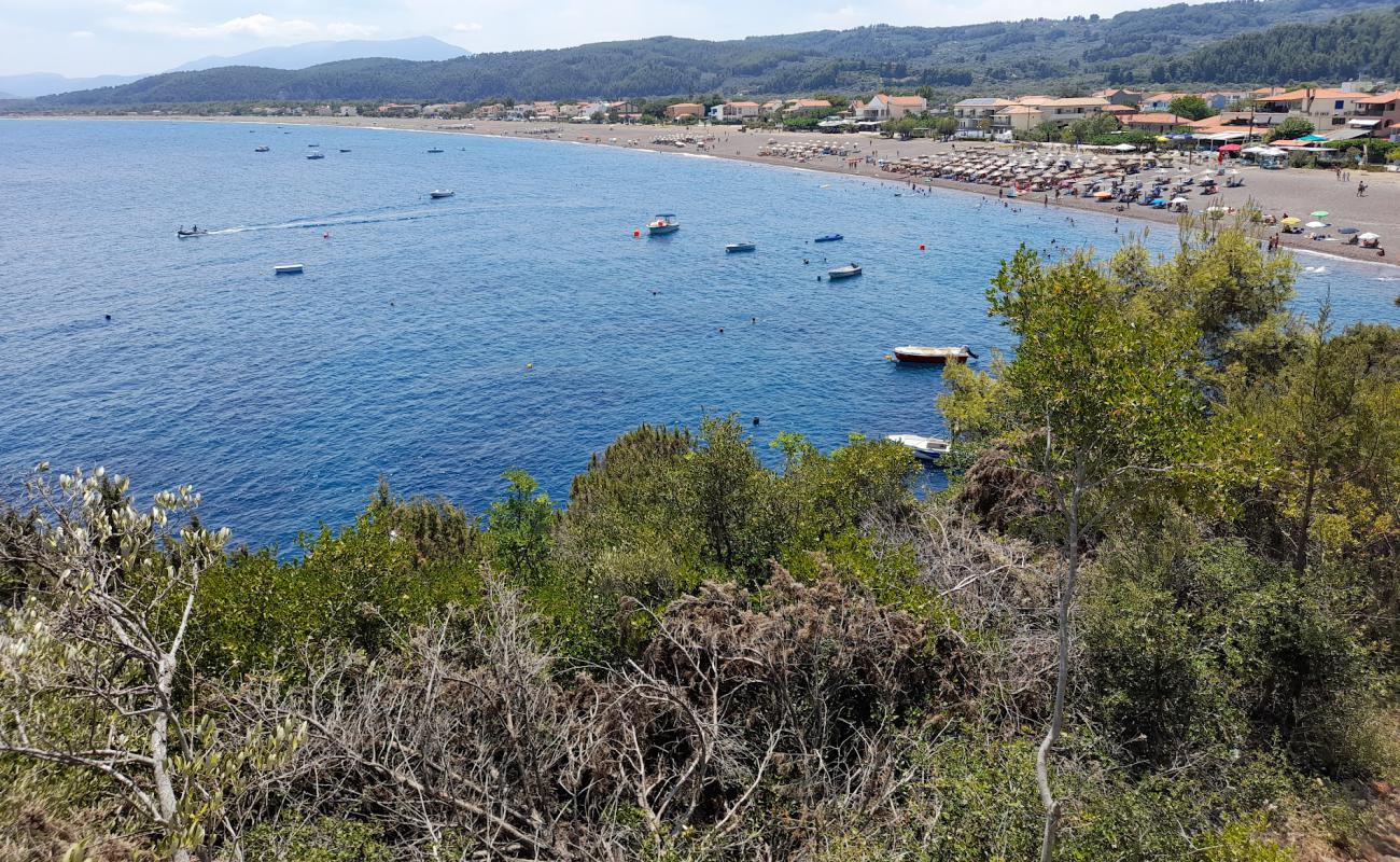 Фото Agios Anna beach с темная чистая галька поверхностью