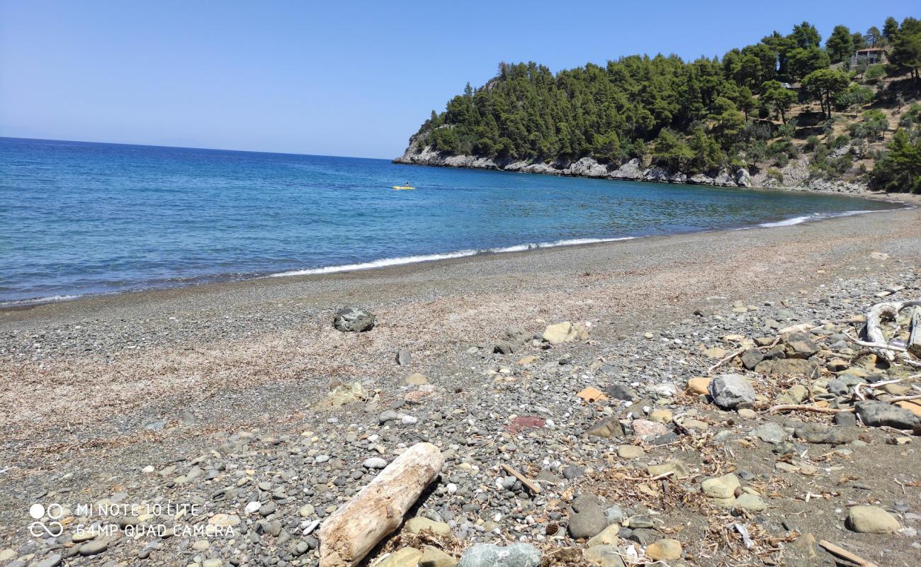 Фото Vlachia beach с песок с галькой поверхностью