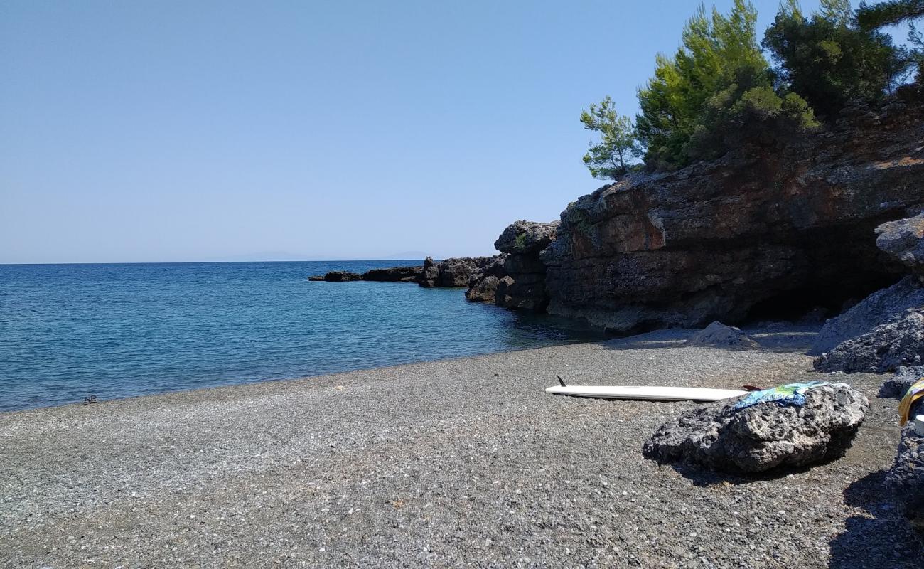 Фото Potami beach с серая чистая галька поверхностью