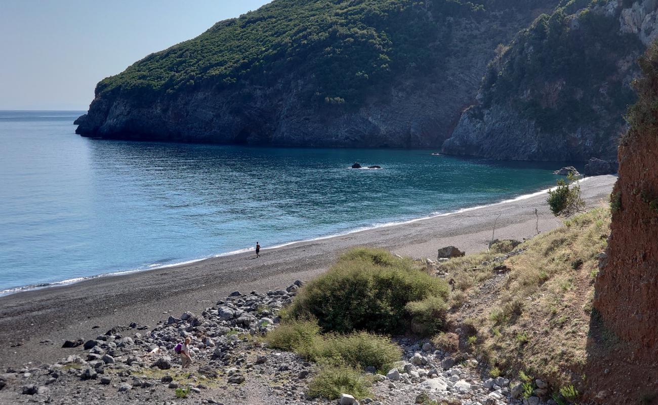 Фото Vouvali beach с песок с галькой поверхностью