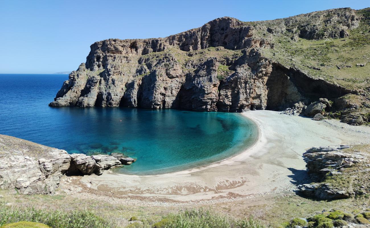 Фото Archampoli beach с золотой ракушечник поверхностью