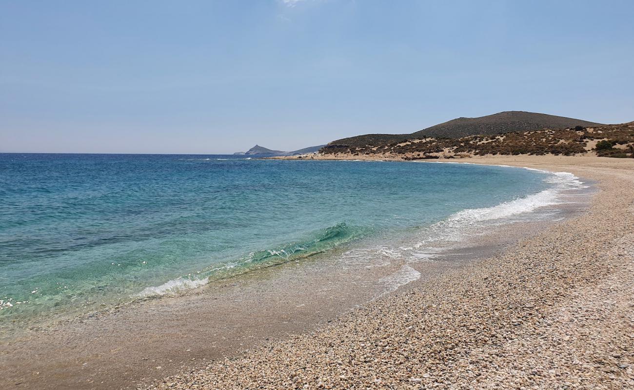 Фото Kalamos beach с золотой ракушечник поверхностью