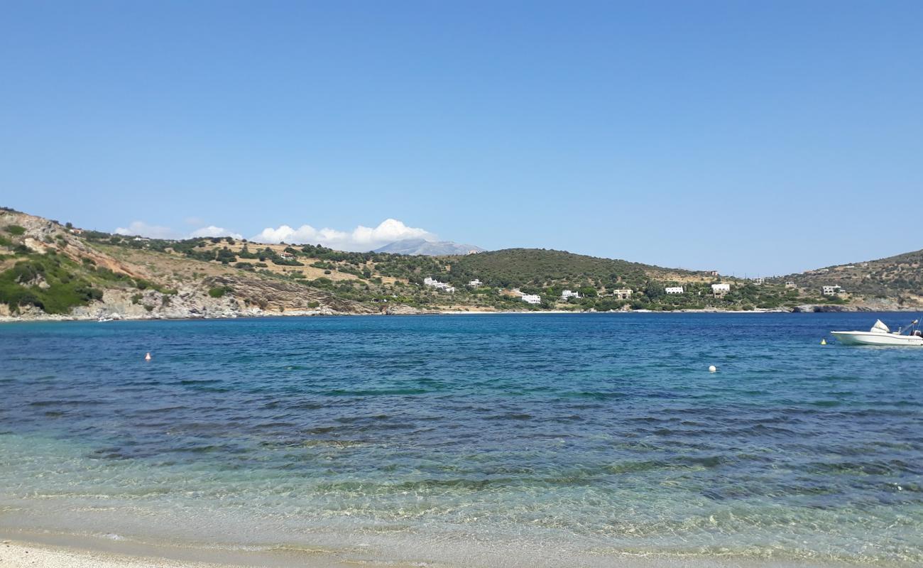 Фото Likorema beach с золотой ракушечник поверхностью