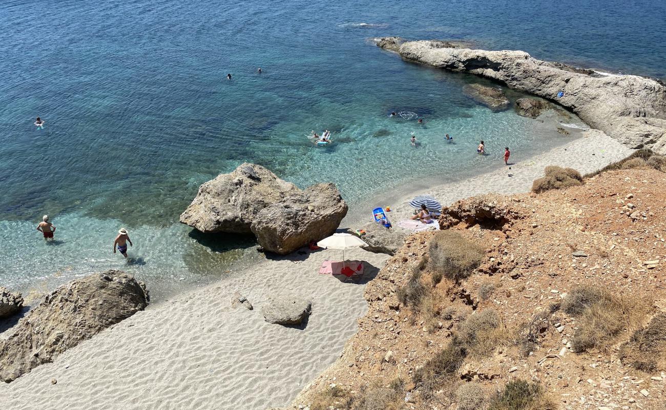 Фото Zastani beach с золотой ракушечник поверхностью