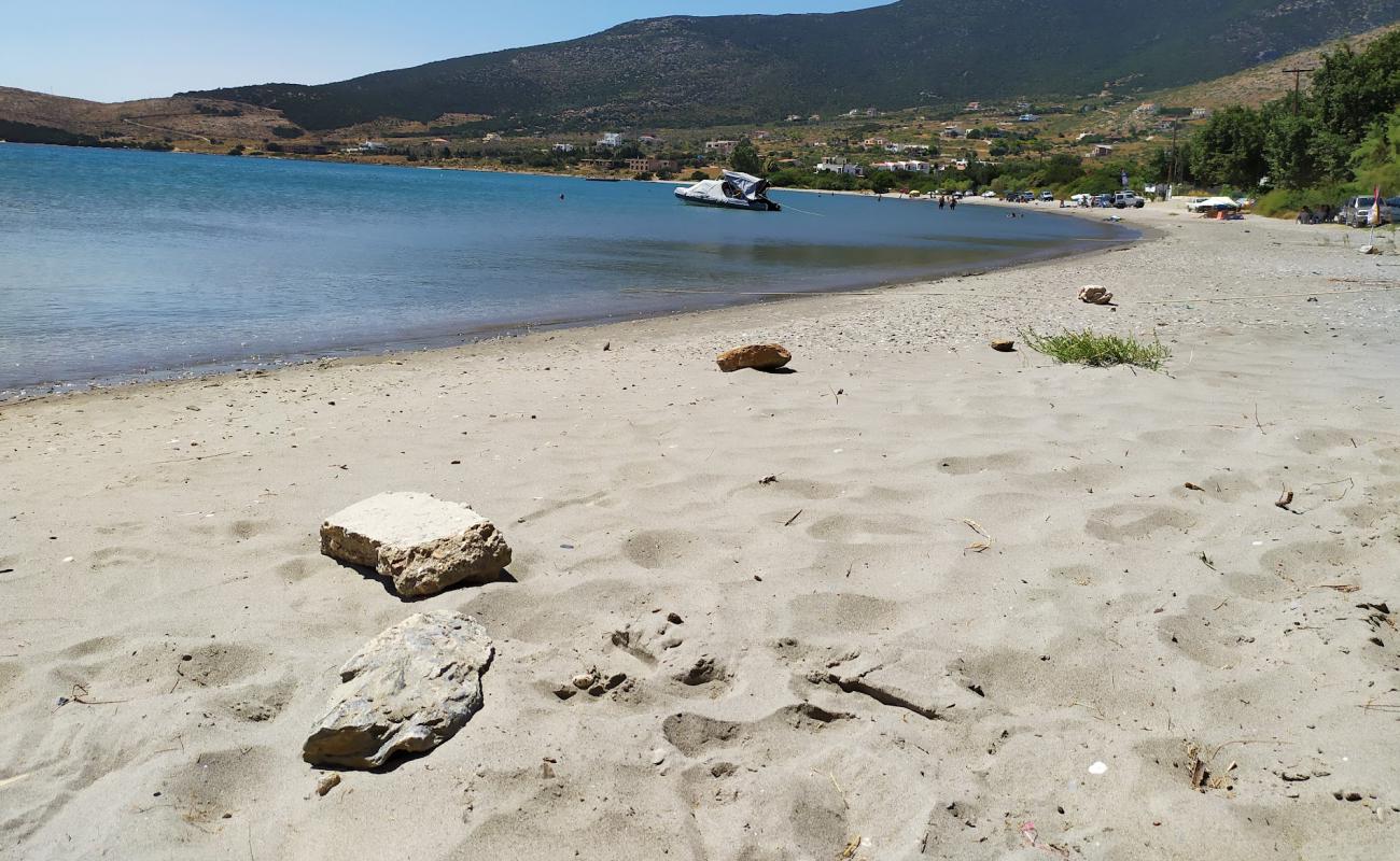 Фото Porto Lafia beach с светлый песок поверхностью