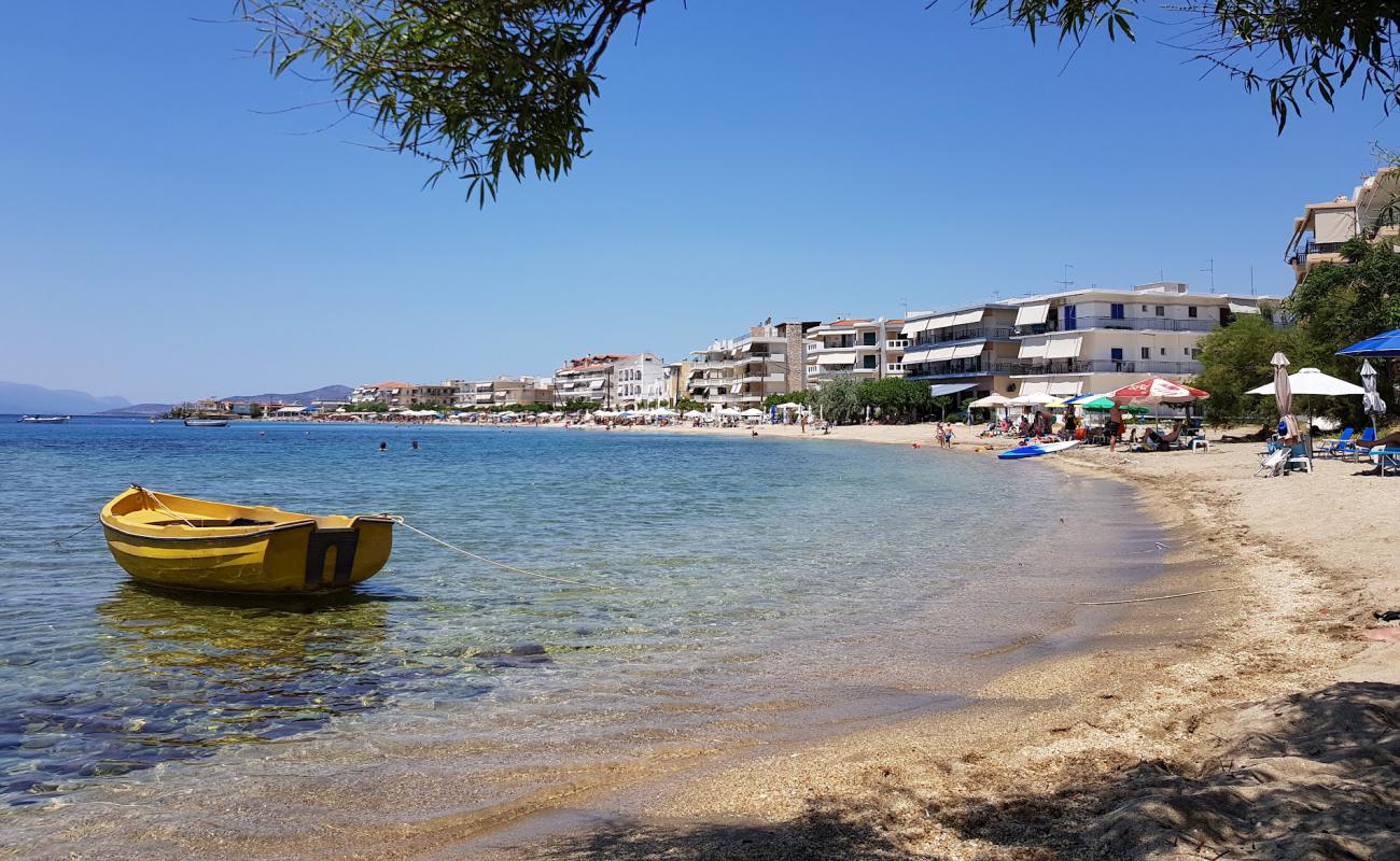 Фото Kefala beach с песок с галькой поверхностью