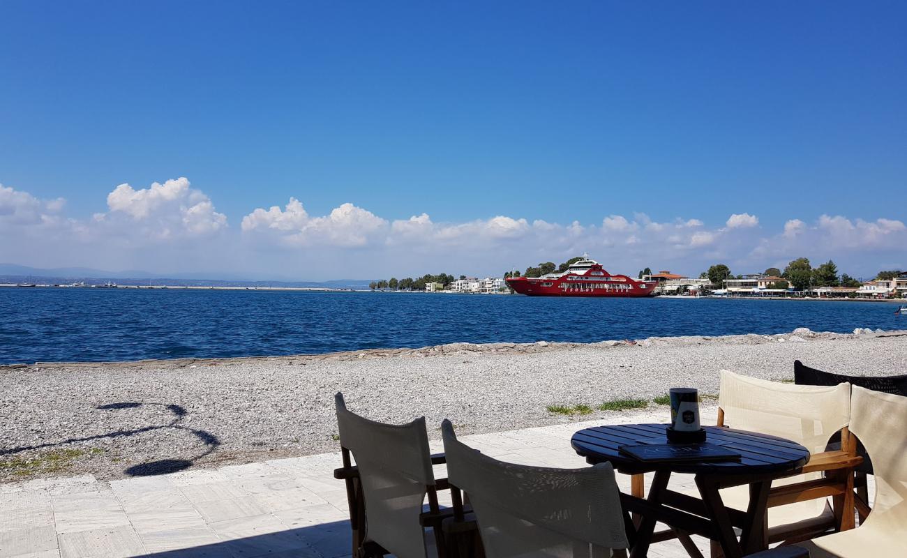 Фото Eretria beach с песок с галькой поверхностью