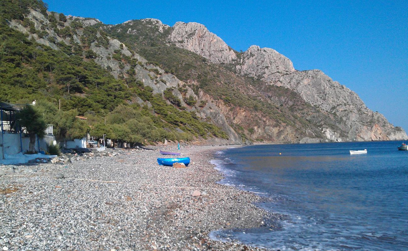 Фото Drotas beach с песок с галькой поверхностью