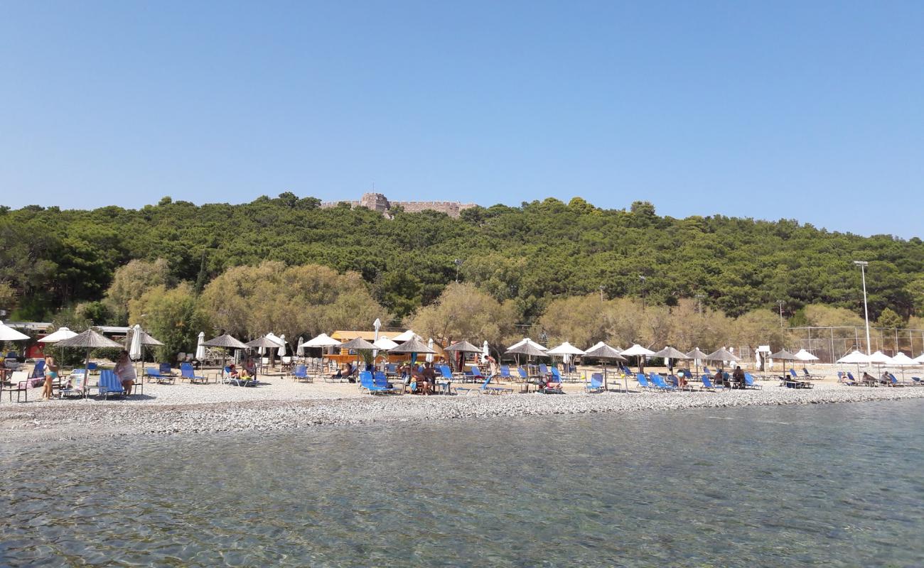 Фото Tsamakia beach с светлая галька поверхностью