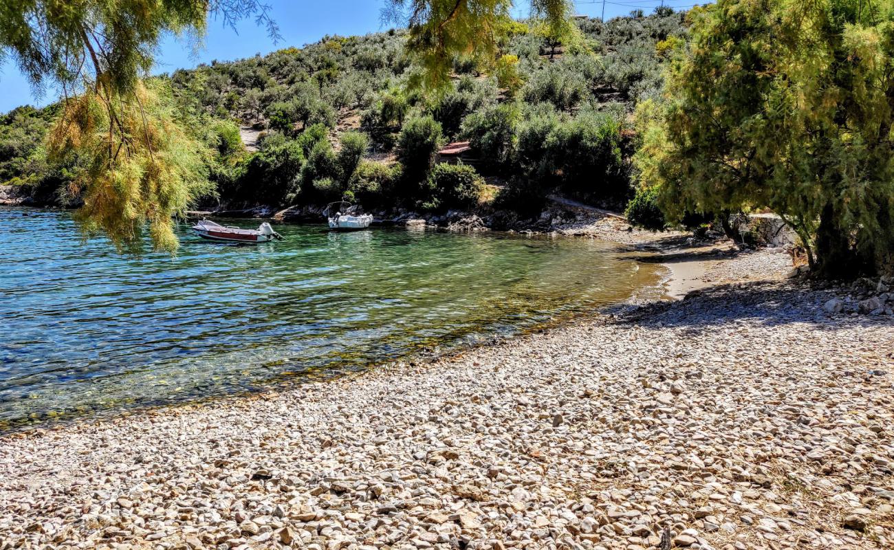 Фото Steni Vala beach с серая галька поверхностью