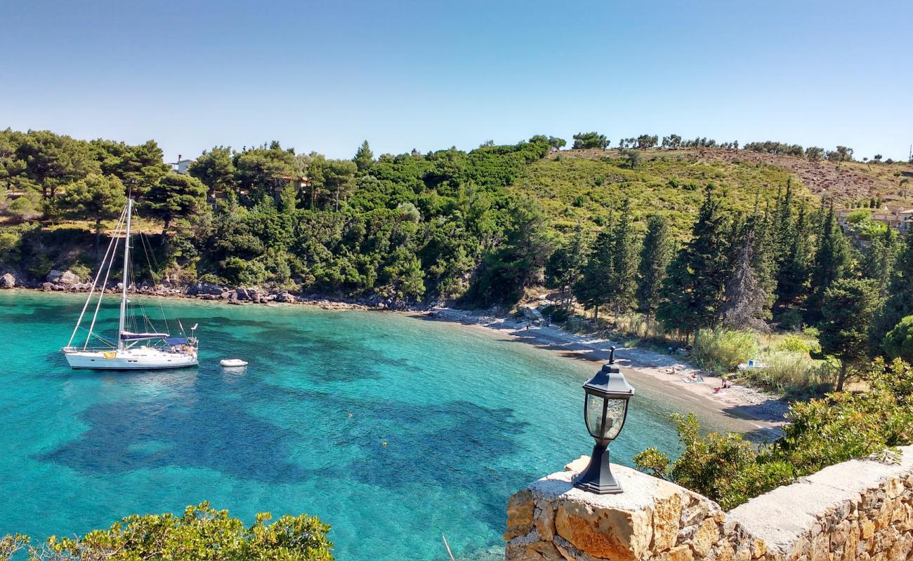 Фото Agios Petros beach с песок с галькой поверхностью