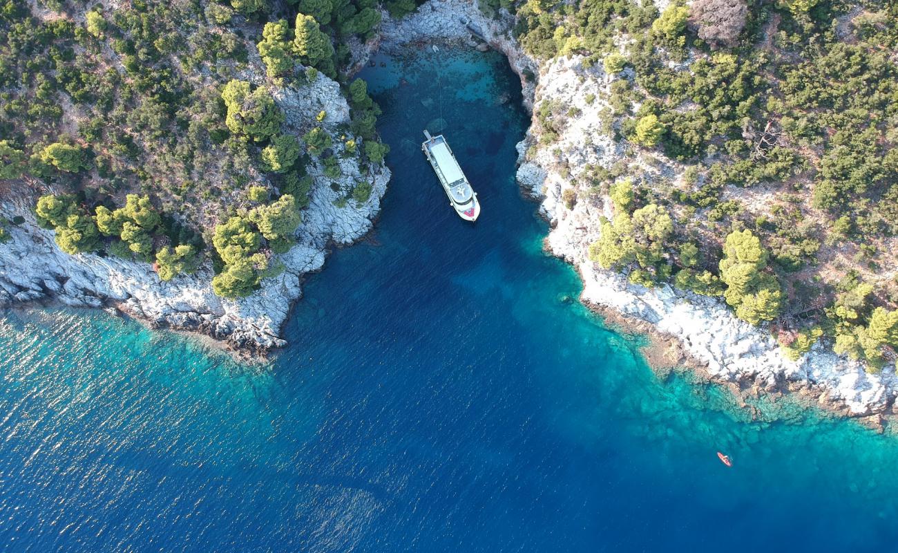 Фото Drakontoschisma beach с камни поверхностью