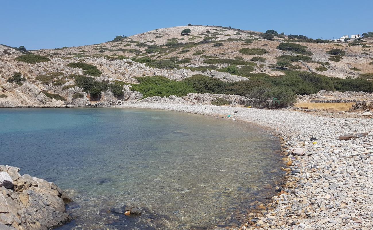 Фото Tsankari beach с камни поверхностью