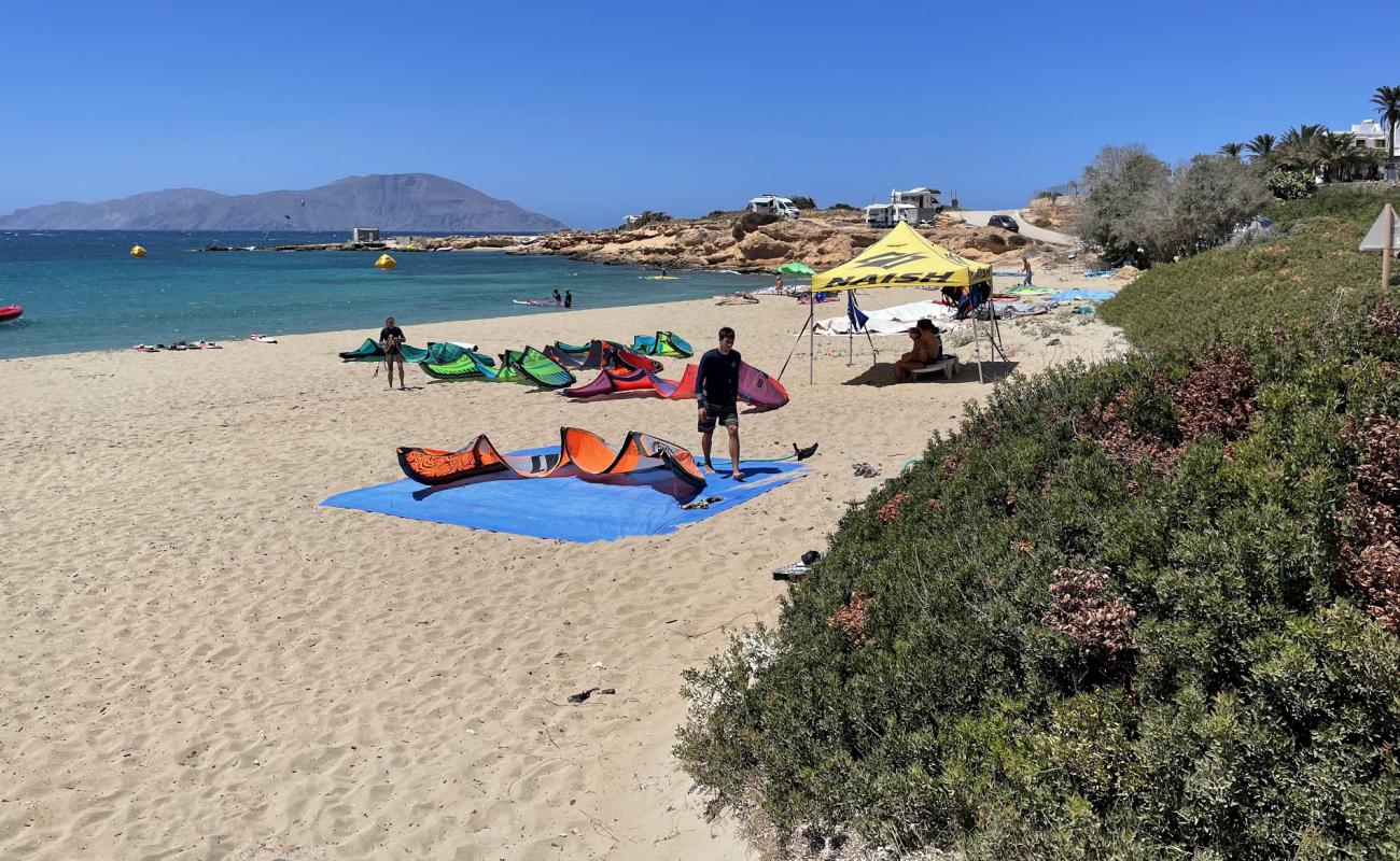 Фото Agrilaopotamos beach с темный песок поверхностью