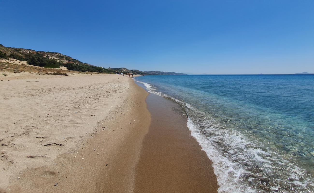 Фото Lagada Beach с светлый песок поверхностью