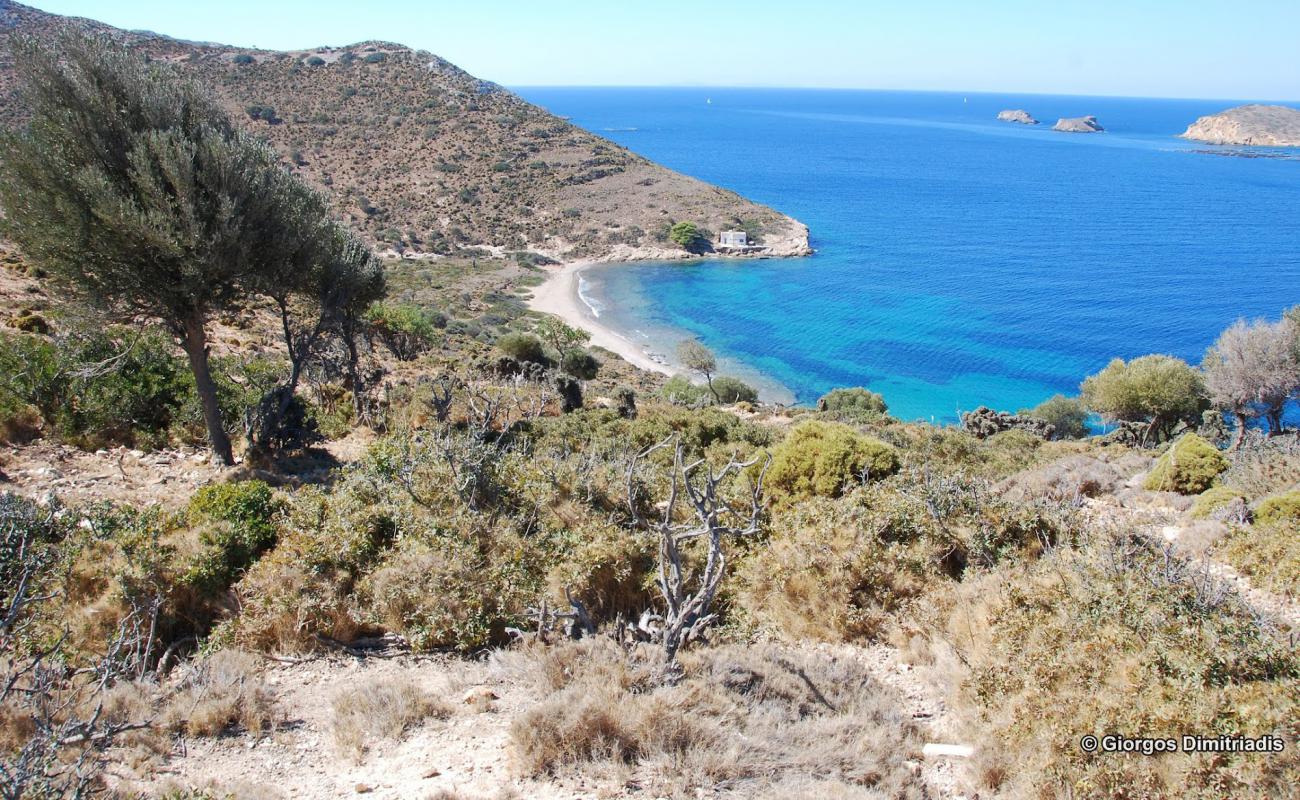 Фото Leros wild beach II с песок с камнями поверхностью