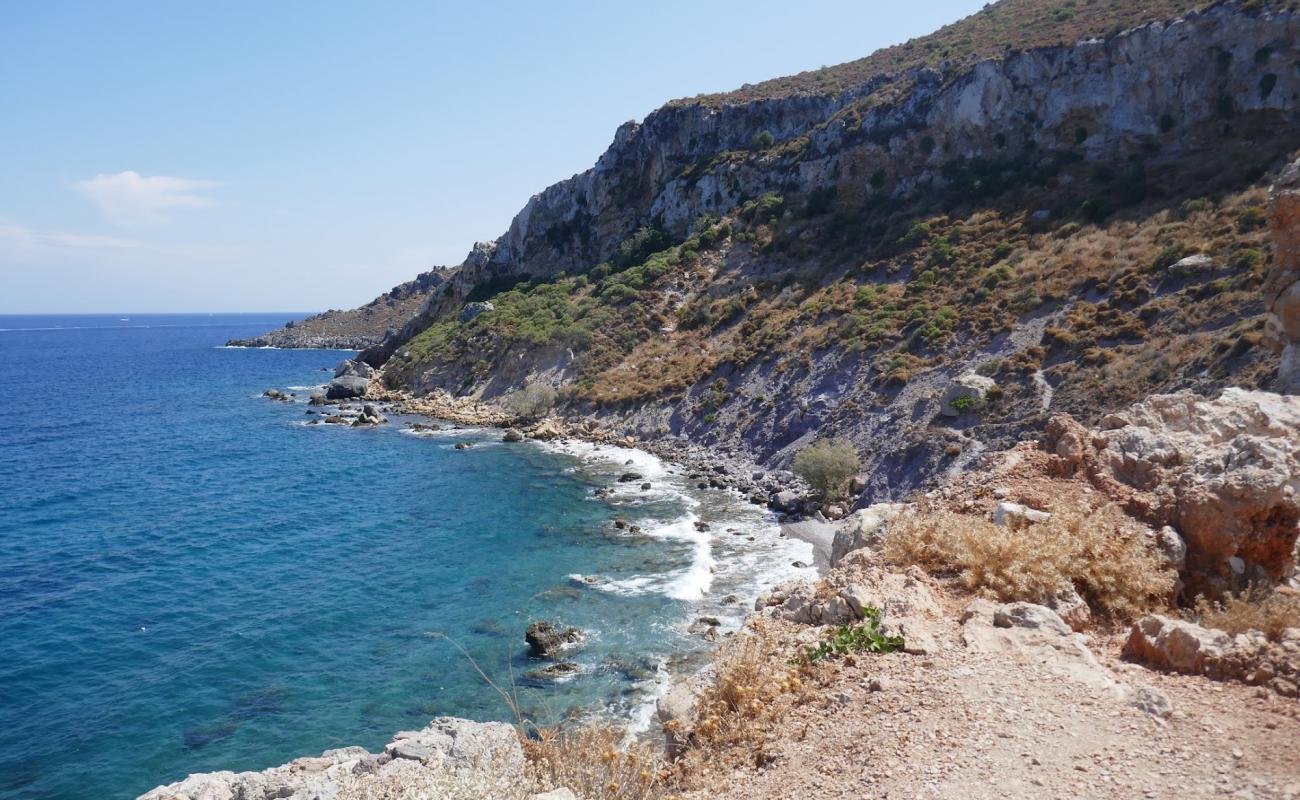 Фото Faros Bar beach с песок с камнями поверхностью