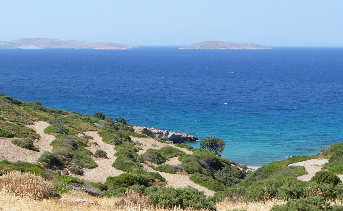 Фото Leipsoi wild beach III с песок с камнями поверхностью